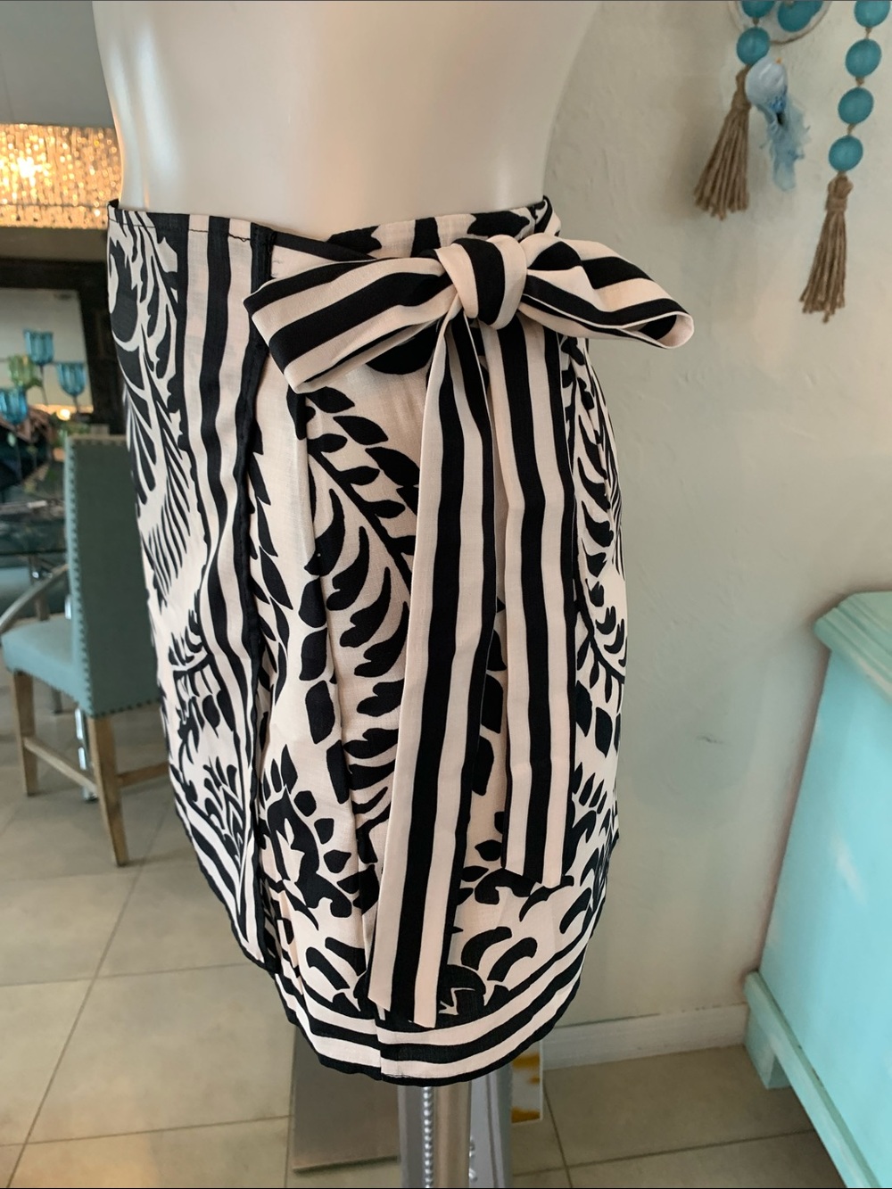 Wrap skirt black and cream. Size small